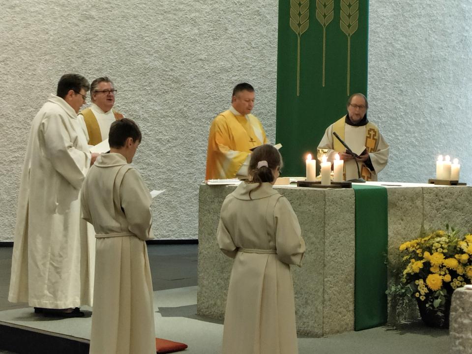 Begrüssung durch Bischofsvikar Hanspeter Wasmer