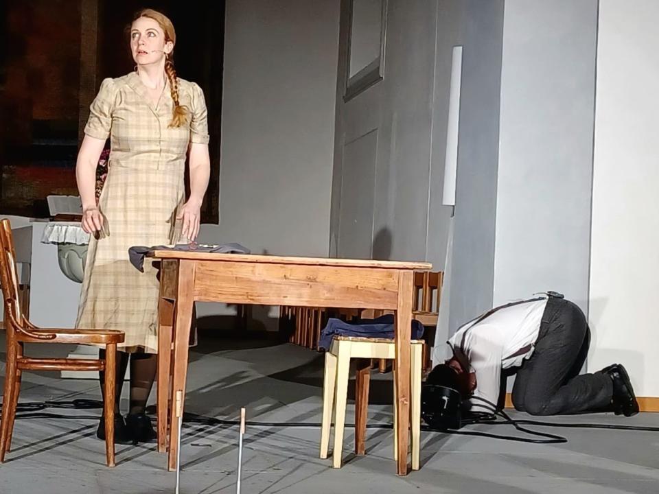 Deborah Bühlmann als Maria von Wedemeyer und Samuel Jersak als Dietrich Bonhoeffer