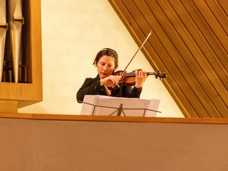 Violistin C.Mazalesky