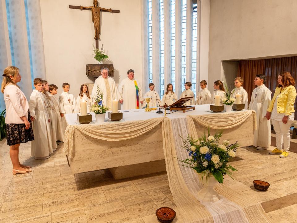 Um den Altar