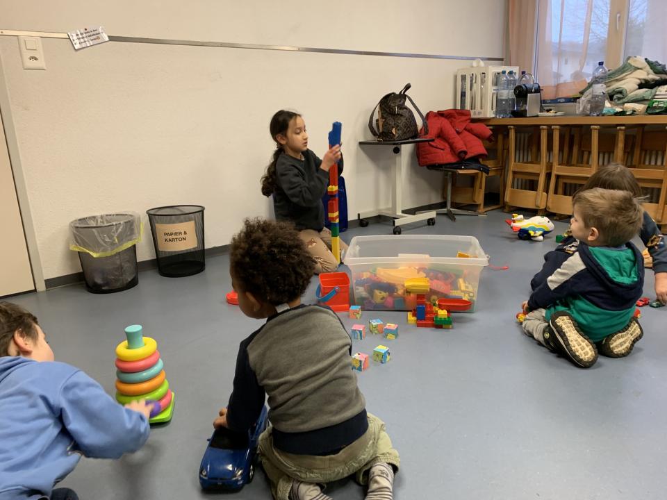 Spielen im Unterrichtszimmer