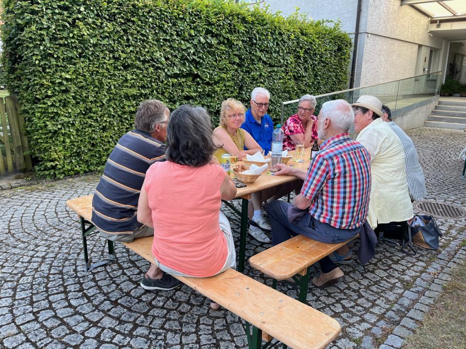 Austausch bei kühlen Getränken
