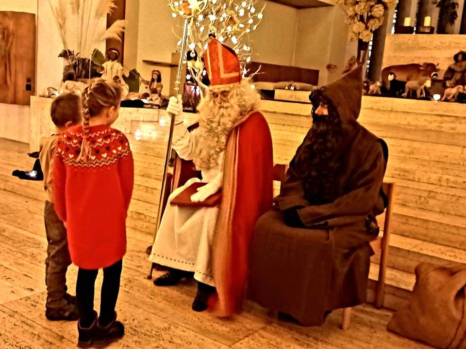 Kinder bei St. Nikolaus