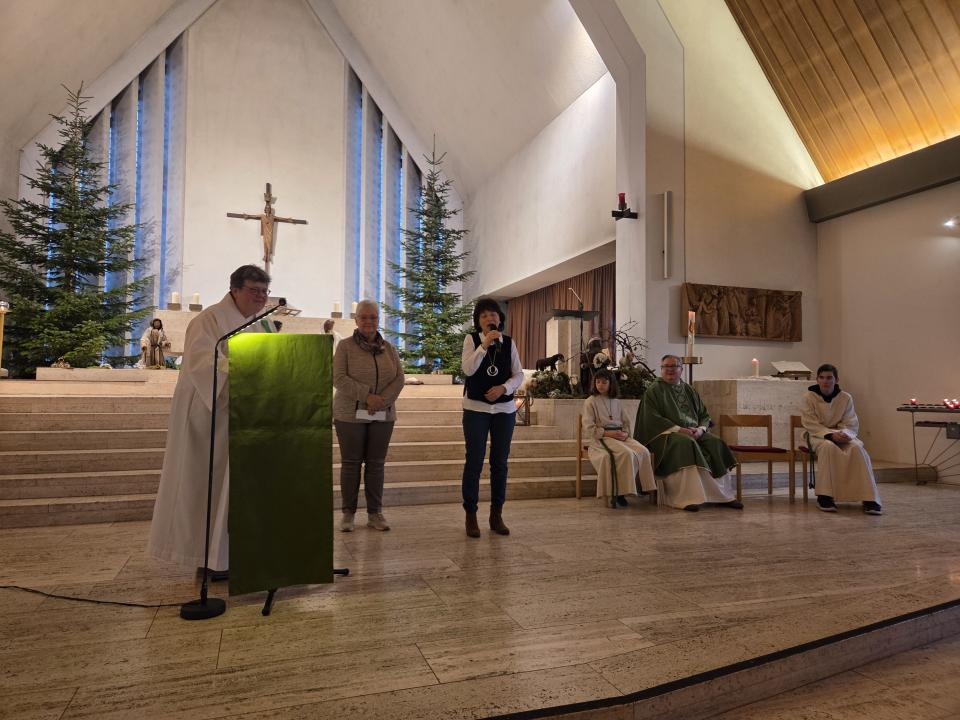 Barbara Weinbuch mit den Seelsorgerinnen