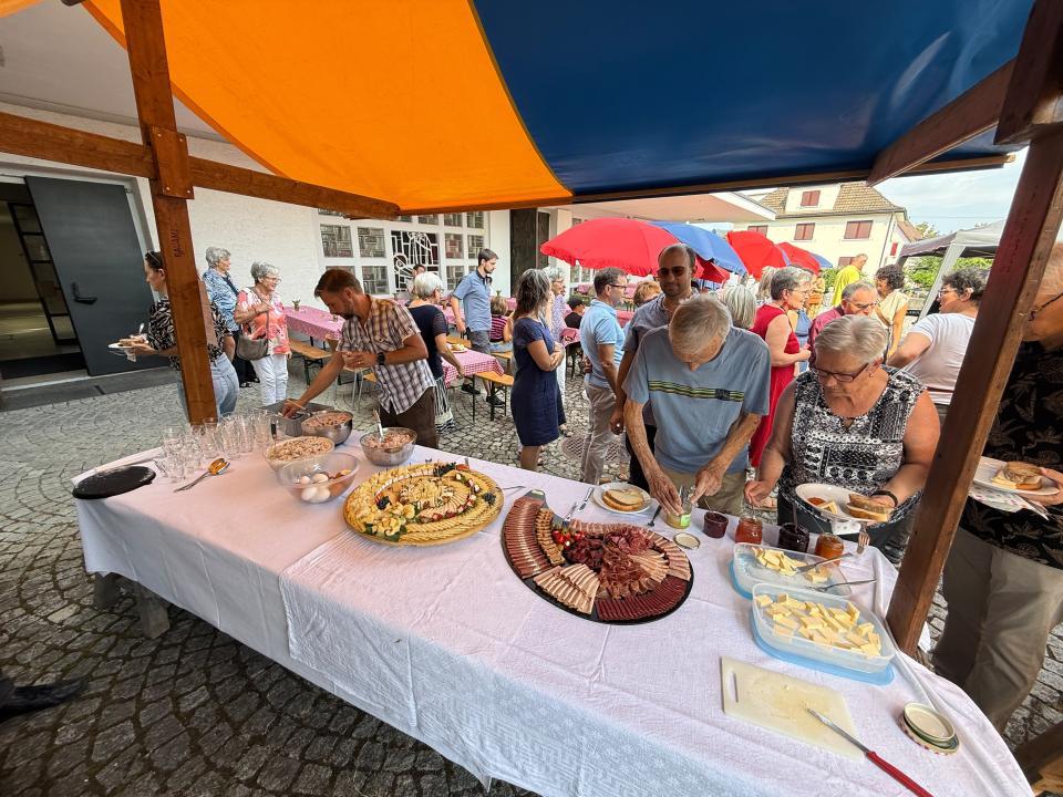 Brunch vor der Kirche