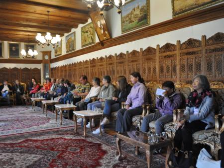 Willkommen im grossen Saal des Klosters