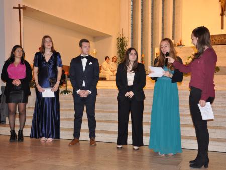 Firmgruppe in der Kirche