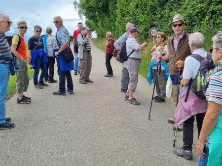 Senioren wandern von Kalchrain nach Weiningen