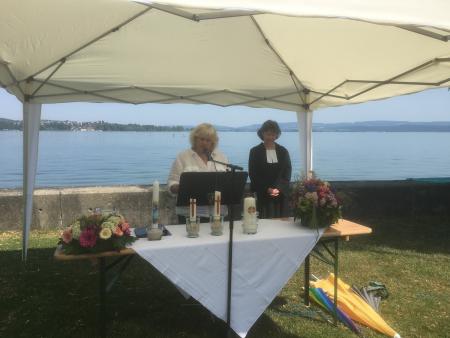 Unter dem Schirm des Höchsten - Seegottesdienst in Berlingen