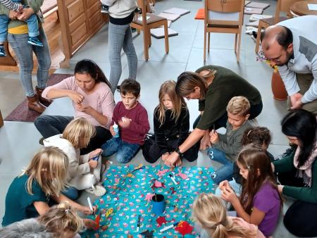 Mausemädchen Trudy sucht Nüsse - ökumenische Chrabbelfiir Berlingen