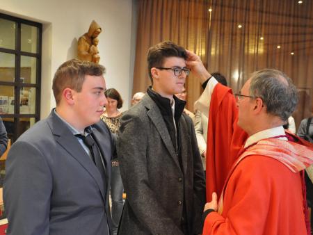 Spendung Firmsakrament