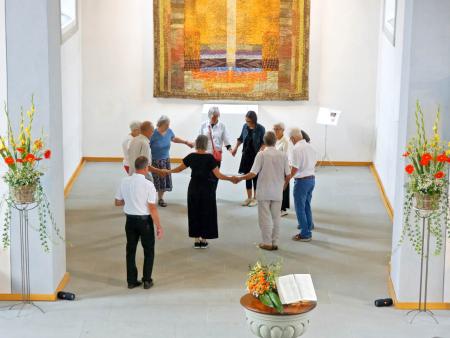 Volkstanz in der Kirche