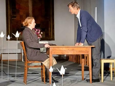 Deborah Bühlmann als Maria von Wedemeyer und Samuel Jersak als Dietrich Bonhoeffer