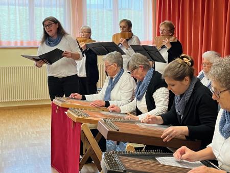Panflöten- und Zithergruppe verzauberte am ökumenischen Seniorennachmittag