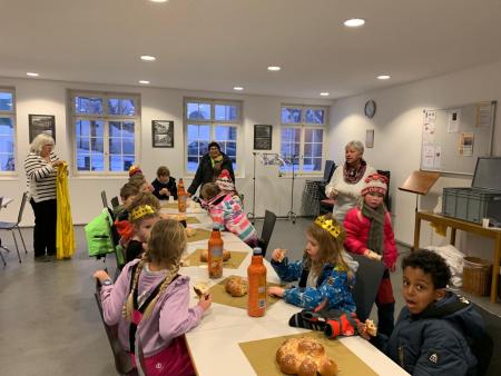 Dreikönigskuchen essen