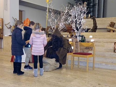St. Nikolaus und Schmutzli luden zum Familienbesuch