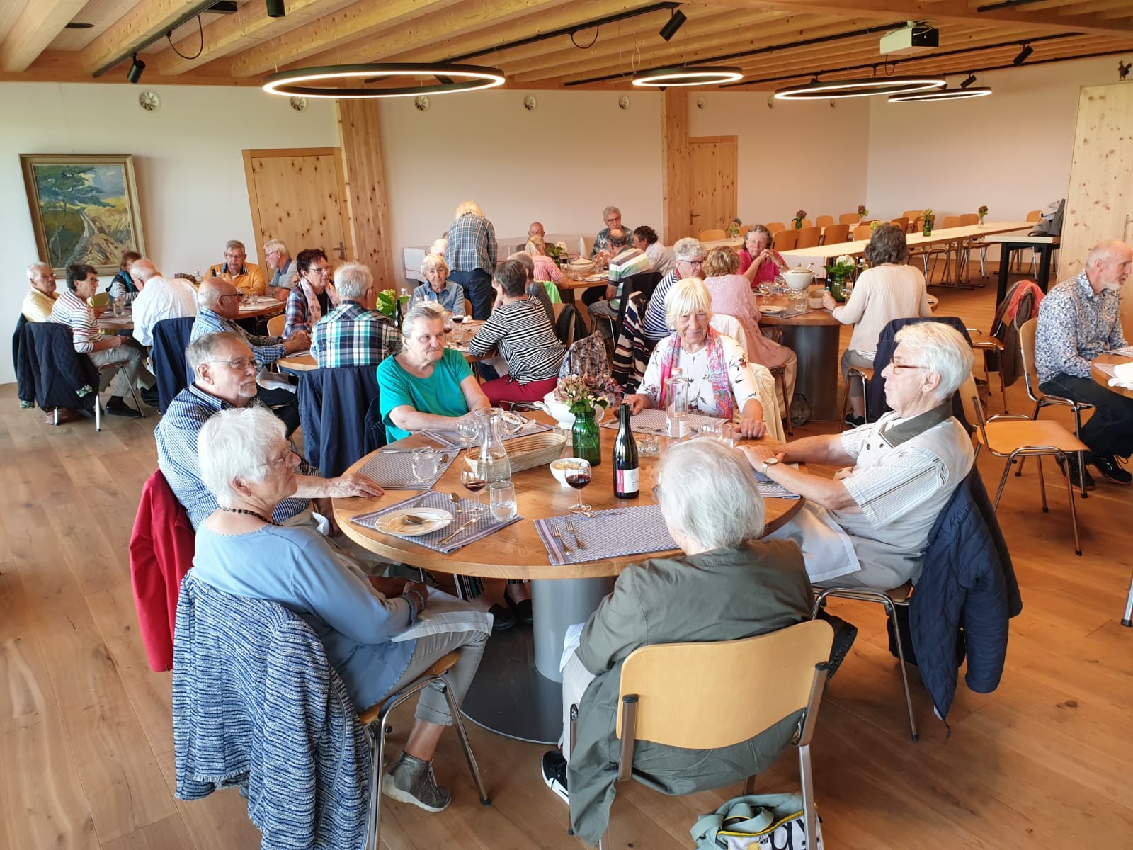 Senioren beim Mittagessen